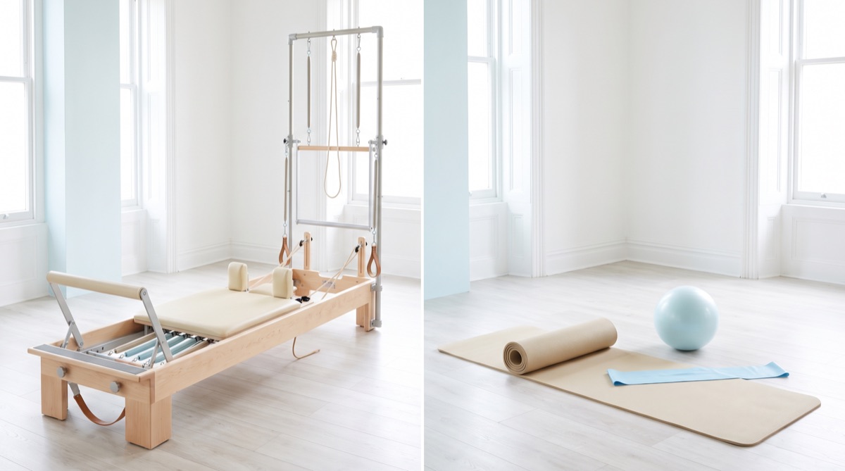 Yan yana duran tower reformer makinesi ve mat pilates ekipmanları